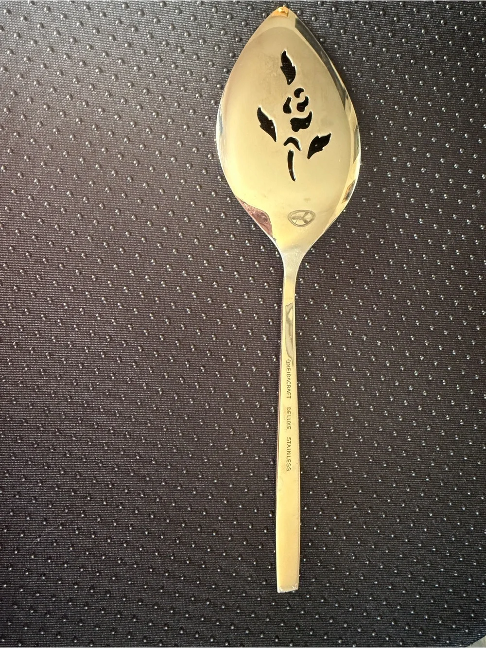 Vintage Oneida Oneidacraft Deluxe Lasting Rose Pierced Pie Cake Server Stainless